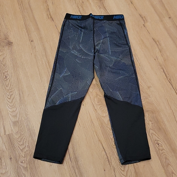 Nike Dri-Fit Capri Leggings - Picture 4 of 6